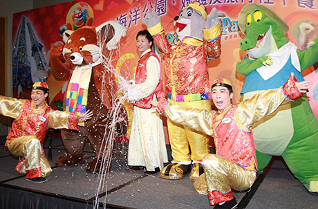 Photo 2: Ocean Park’s ever-popular mascots show